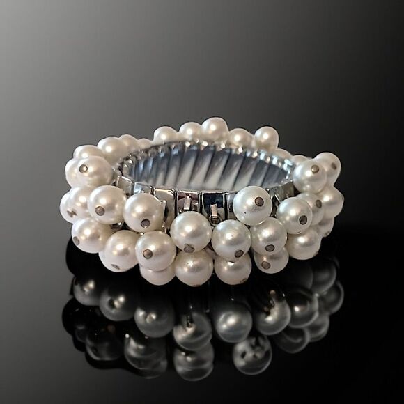 Faux Pearl Cha Cha Bracelet Expandable Stretch Japan Speidel Silver Tone Romance - Picture 1 of 16